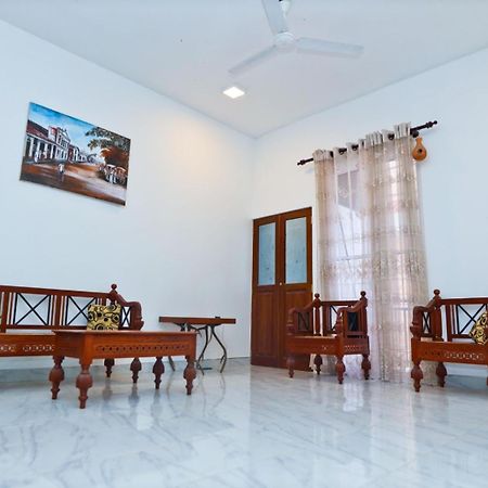 Thinaya Lake Resort Anuradhapura Esterno foto