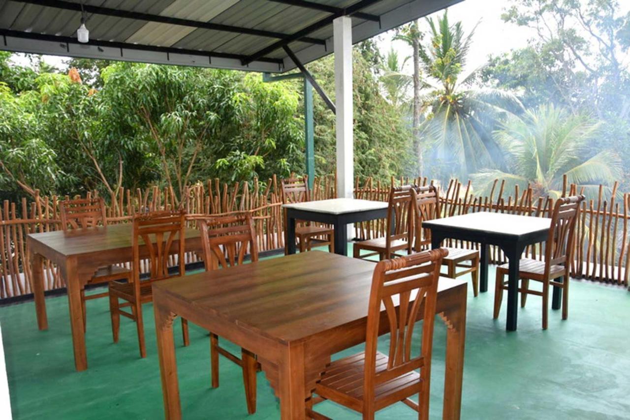 Thinaya Lake Resort Anuradhapura Esterno foto