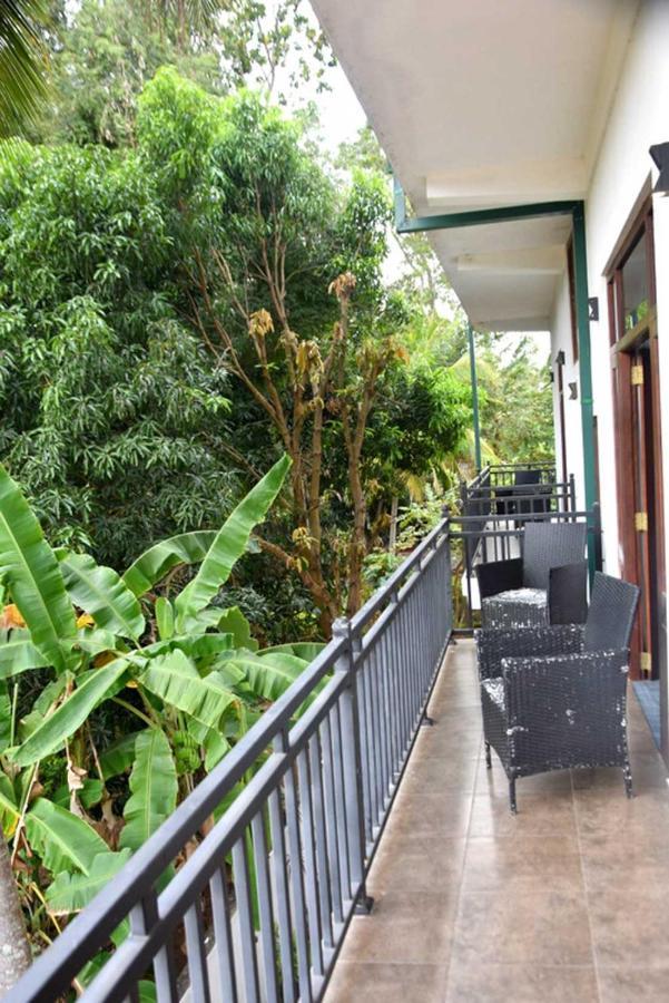 Thinaya Lake Resort Anuradhapura Esterno foto