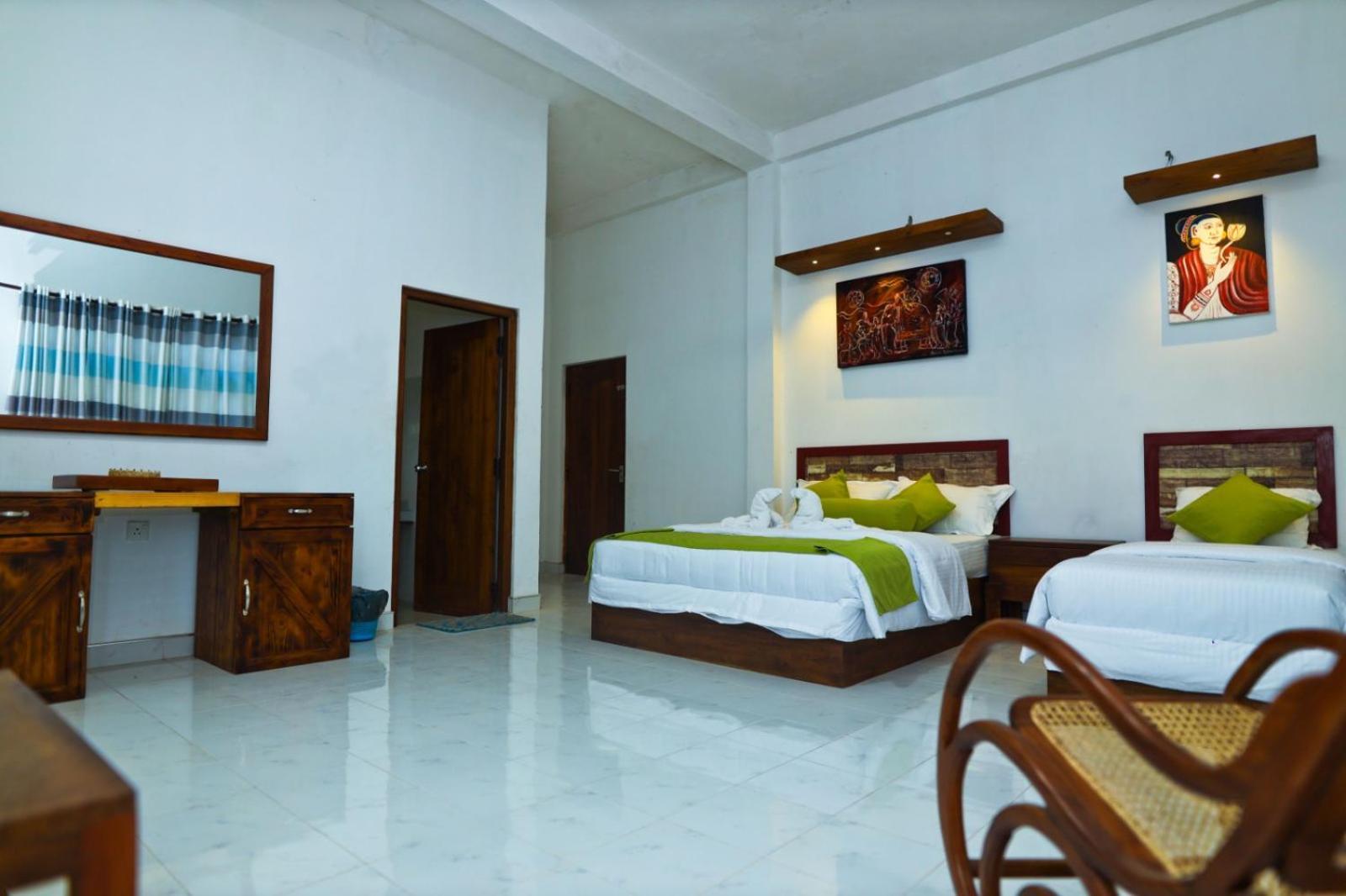 Thinaya Lake Resort Anuradhapura Esterno foto