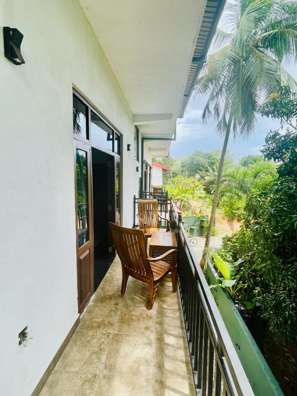 Thinaya Lake Resort Anuradhapura Esterno foto