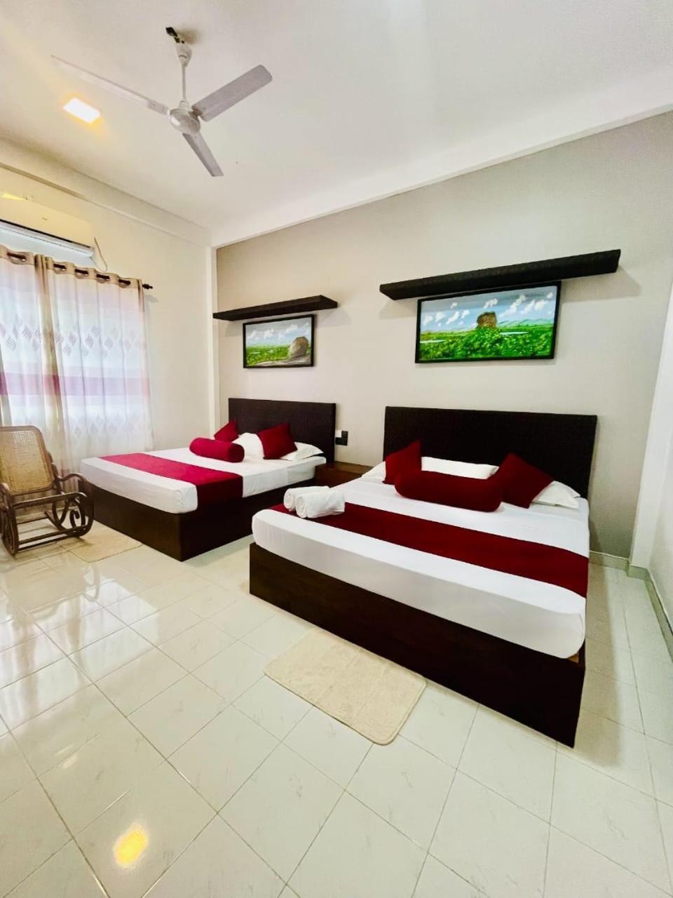 Thinaya Lake Resort Anuradhapura Esterno foto