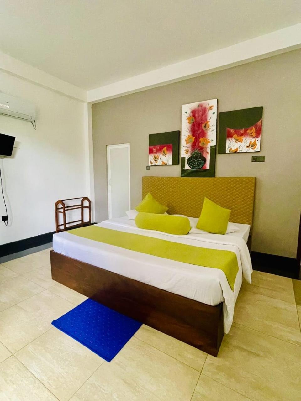 Thinaya Lake Resort Anuradhapura Esterno foto